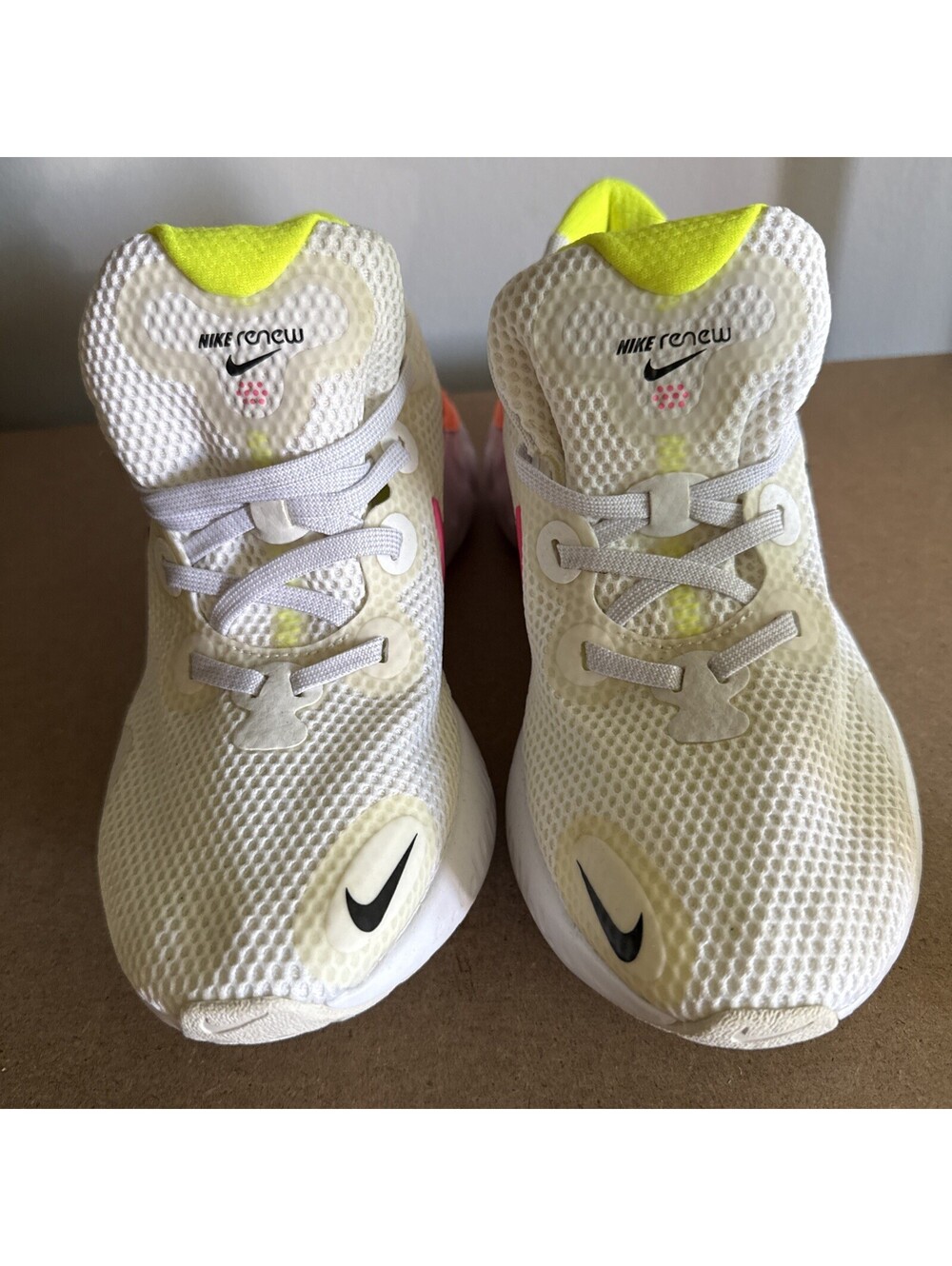 Nike Renew Run CK6360-005 Women’s Size 9 White Pink Running Shoes NWOB